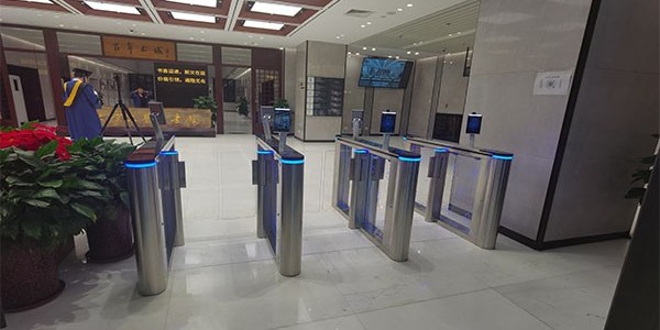 北京大學(xué)人臉識(shí)別速通門案例