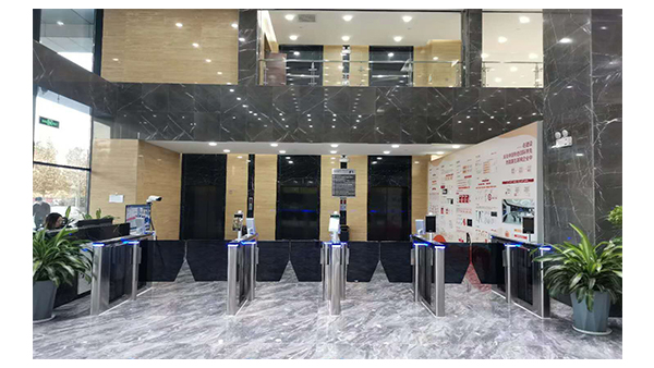 人臉識別門禁一體機(jī)