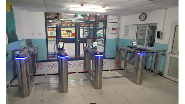 如何挑選一款合適的人臉識(shí)別閘機(jī)呢